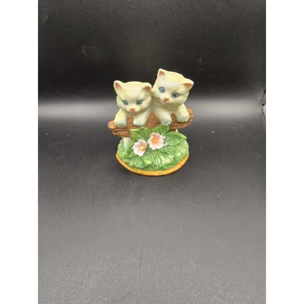 VTG Miniature Porcelain Persian Cat Figure 1990s